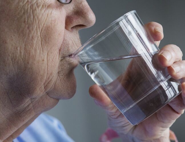 Cardiol-Kapseln sollten mit sauberem Wasser eingenommen werden. 